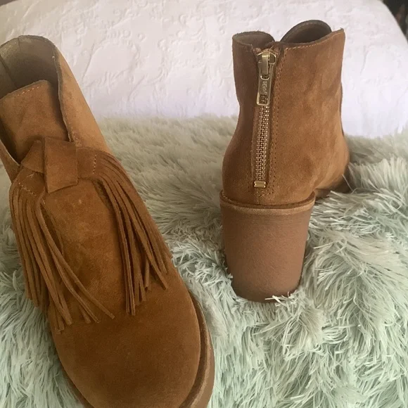 UGG Ankle Boots - Picture 2 of 5